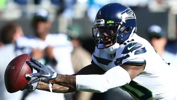 Josh Gordon makes a diving catch for the Seahawks in a 27-20 win over the Panthers.